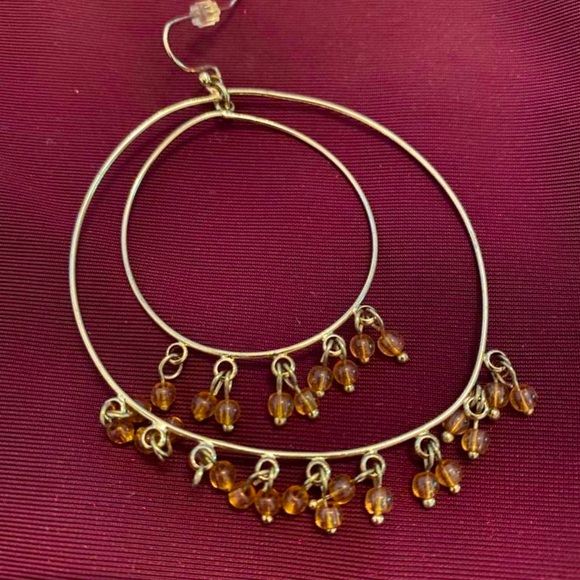 CACHE EARRINGS - Goldtone hardware double hoops with amber beads - Picture 3 of 3